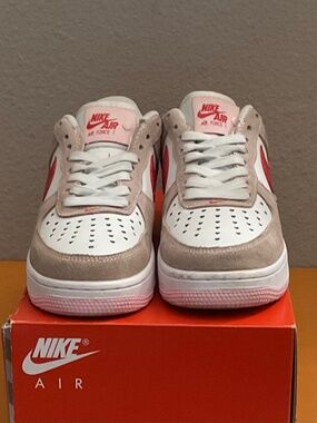Nike Air Force 1 Low ‘ 07 QS valentine’s Love Letter DD3384-600.
